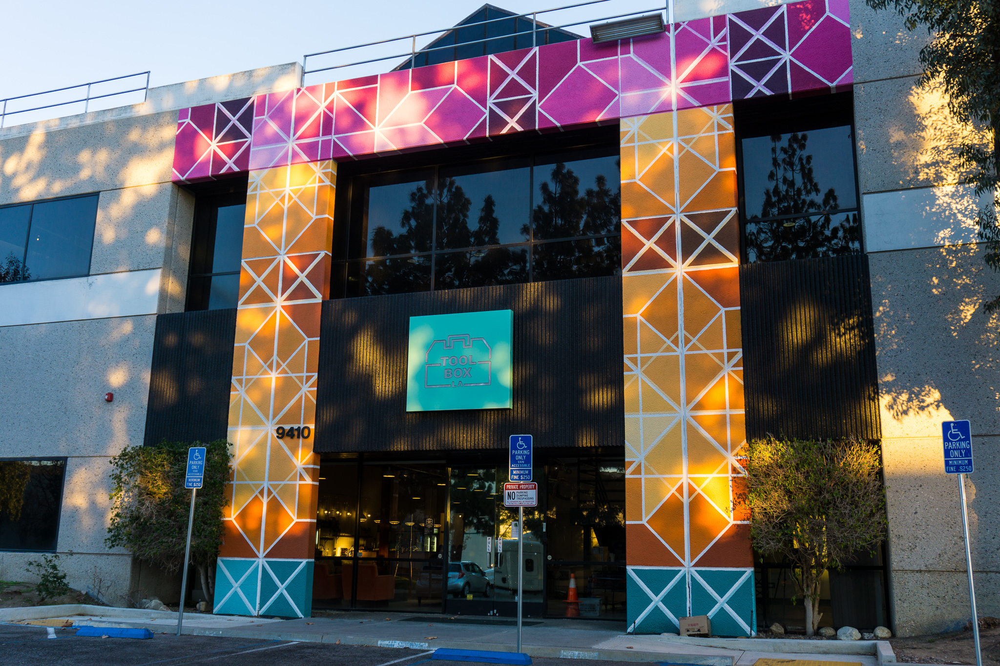 Toolbox LA mural by Andrew Severns